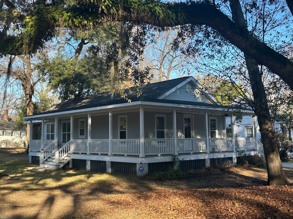 4501 Overbrook Ave in North Charleston, SC - Foto de edificio