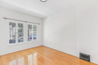 366 N Sierra Bonita Ave, Unit 104 in Los Angeles, CA - Building Photo - Building Photo