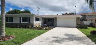 332 Polaris Dr in Satellite Beach, FL - Building Photo