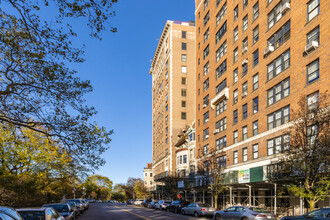 37 Riverside Dr in New York, NY - Building Photo - Building Photo