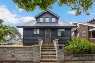 526 N Washington Ave in Royal Oak, MI - Building Photo