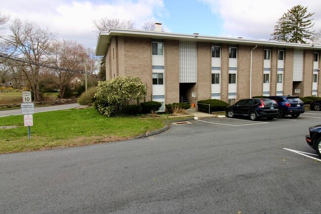 63 Niles Hill Rd in New London, CT - Building Photo - Building Photo