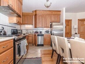 60 Phillips St, Unit 1 in Boston, MA - Foto de edificio - Building Photo