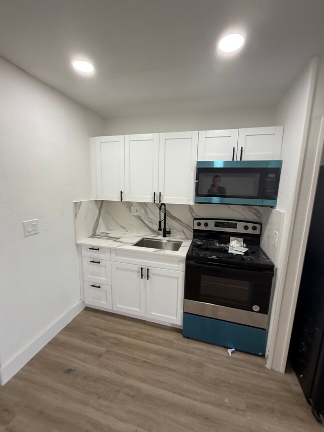 305 SW 7th Ct, Unit 2