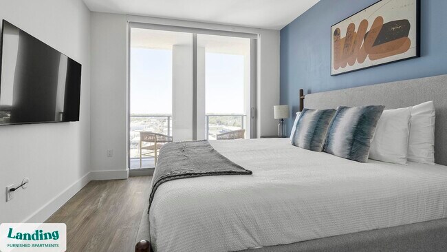 1950 Mayfair St, Unit 716 in Naples, FL - Foto de edificio - Building Photo