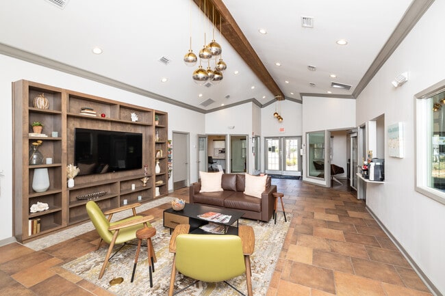 Pinnacle at Hammock Place in Panama City, FL - Foto de edificio - Interior Photo