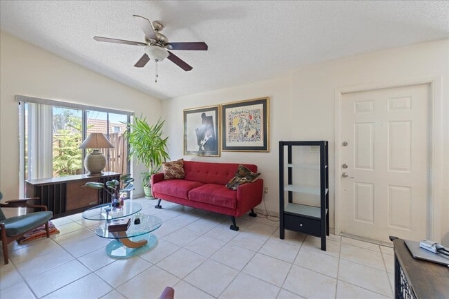 5276 Cedarbend Dr in Ft. Myers, FL - Building Photo - Building Photo