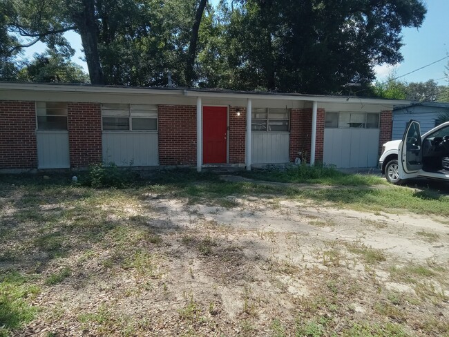 2989 Blue Star Ave in Pensacola, FL - Building Photo - Building Photo