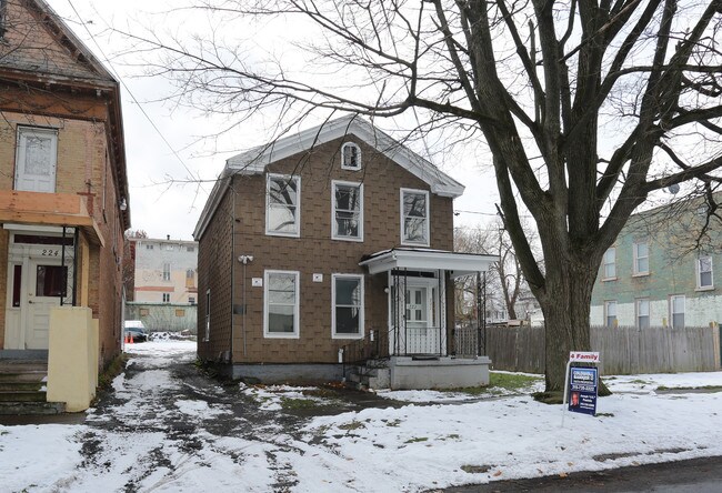 222 Lansing St in Utica, NY - Building Photo - Building Photo