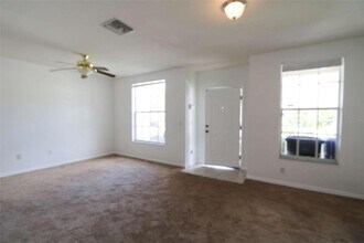 6142 Olivedale Dr in Riverview, FL - Foto de edificio - Building Photo