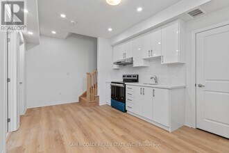 4 Timber Falls Dr in Brampton, ON - Building Photo - Building Photo