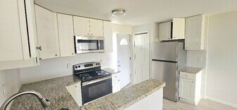 125 Cosey Beach Ave, Unit A1 in East Haven, CT - Building Photo