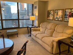 405 N Wabash Ave, Unit 2109 in Chicago, IL - Building Photo - Building Photo