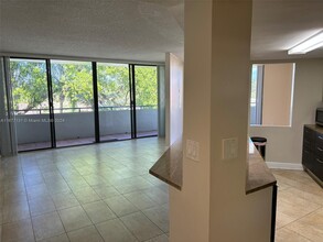 21075 NE 34th Ave in Miami, FL - Building Photo - Building Photo