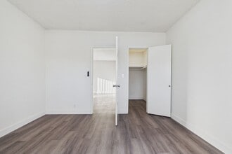 Cedar Court Apartments in Bellflower, CA - Building Photo - Building Photo