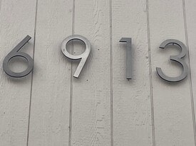 6913 Wentworth Dr, Unit #C in Austin, TX - Building Photo