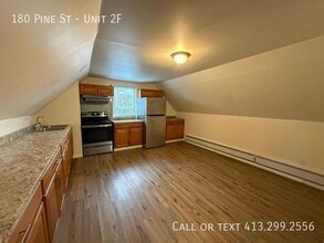 180 Pine St in Holyoke, MA - Building Photo - Building Photo