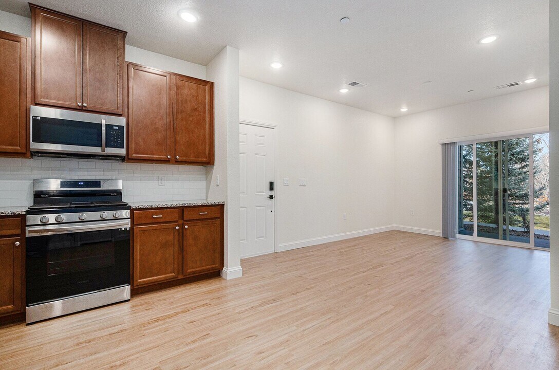 8848 S Kipling Way in Littleton, CO - Building Photo