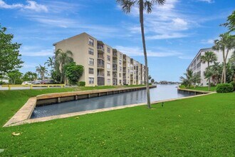 200 Waterway Dr S, Unit 102 in Lantana, FL - Building Photo - Building Photo
