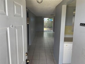 4136 Shoreline Dr, Unit 2 in New Port Richey, FL - Building Photo - Building Photo