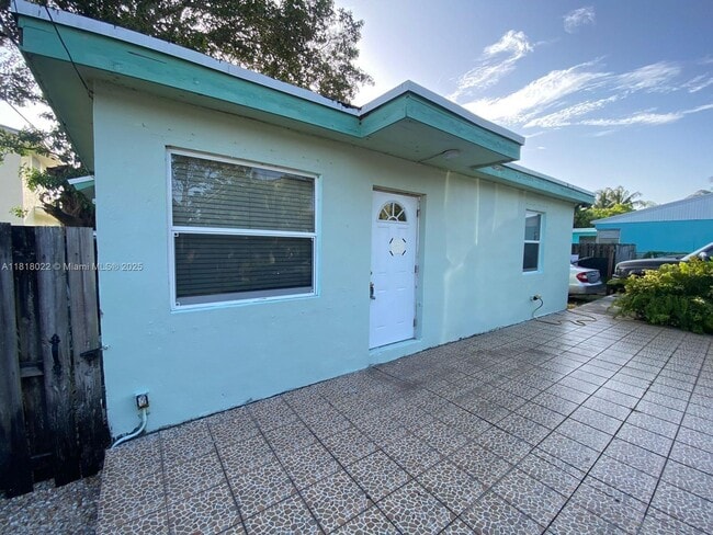 119 NW 13th Ave in Dania Beach, FL - Building Photo - Building Photo