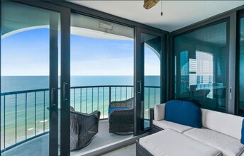 3003 S Atlantic Ave in Daytona Beach Shores, FL - Foto de edificio - Building Photo