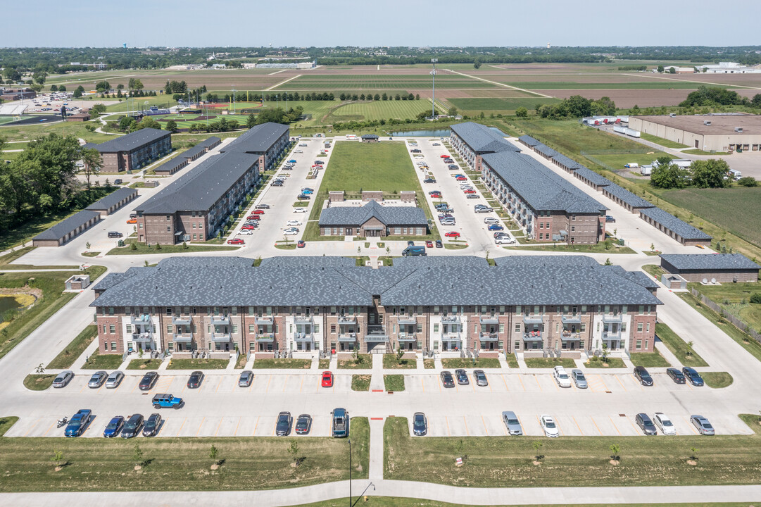 Brick Towne at Johnston in Johnston, IA - Building Photo