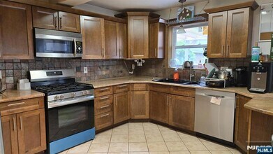 328 Demott Ave in Teaneck, NJ - Building Photo - Building Photo