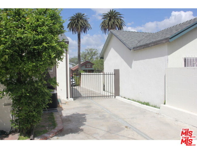 1120 S Plymouth Blvd in Los Angeles, CA - Building Photo - Building Photo