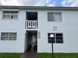 1521 NW 43rd Ave in Lauderhill, FL - Building Photo