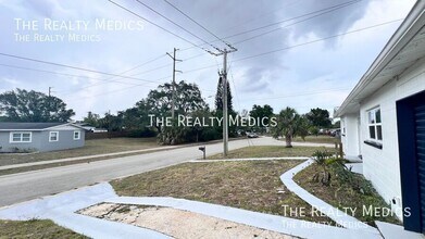 1085 Cleveland St in Titusville, FL - Building Photo - Building Photo