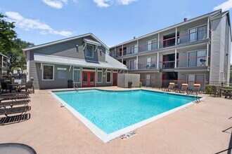 The Place at Oak Hills in San Antonio, TX - Building Photo - Building Photo