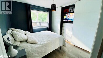 1601 Sandgate Crescent in Mississauga, ON - Building Photo - Building Photo