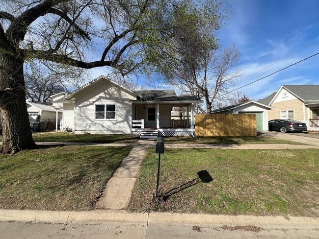 property at 816 W Ash Ave