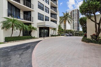 5420 N Ocean Dr, Unit 1705 in Riviera Beach, FL - Foto de edificio - Building Photo