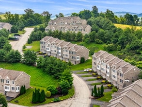 Walton Crossings in Jeannette, PA - Foto de edificio - Building Photo