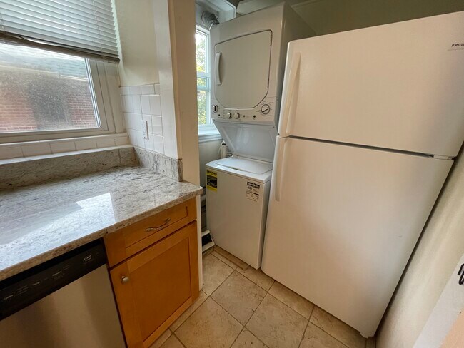 797 Washington St, Unit 2 in Brookline, MA - Foto de edificio - Building Photo