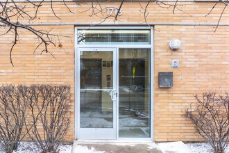 Sienna Court Condominium in Evanston, IL - Building Photo - Building Photo