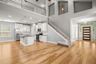 1013 Totis Rd in Austin, TX - Building Photo - Building Photo