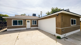 967 E Cleveland Ave in Porterville, CA - Building Photo