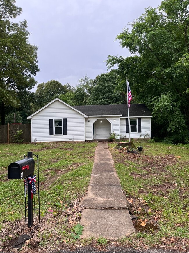 property at 5 Markwood Ln