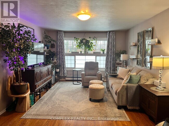 334 Surrey Dr in Oshawa, ON - Building Photo - Building Photo