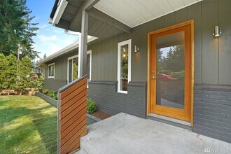 19016 Firlands Way N in Shoreline, WA - Building Photo - Building Photo