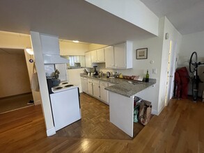 128 Pleasant St, Unit 101 in Brookline, MA - Building Photo - Building Photo