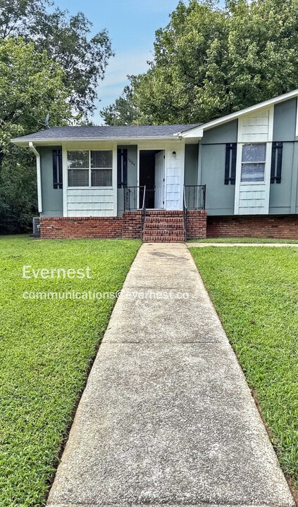 1004 Cherry Brook Cir in Birmingham, AL - Building Photo