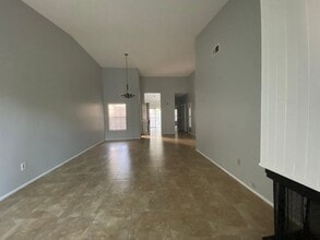 2510 W MacArthur Blvd in Santa Ana, CA - Building Photo - Building Photo