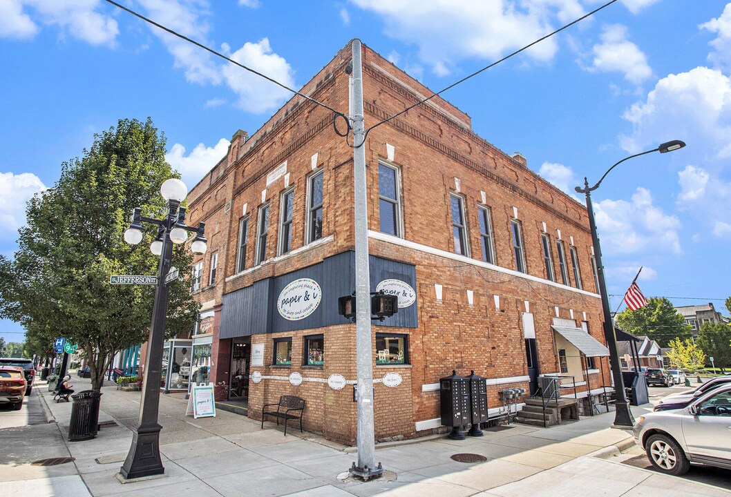 102 E Michigan Ave, Unit 2 in Marshall, MI - Building Photo
