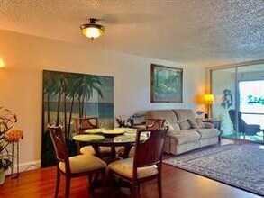 9230 Lagoon Pl in Davie, FL - Building Photo - Building Photo