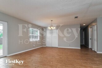 6229 Florida Cir N in Apollo Beach, FL - Building Photo - Building Photo