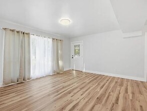 522 S Edgewood Cir in Pensacola, FL - Building Photo - Building Photo